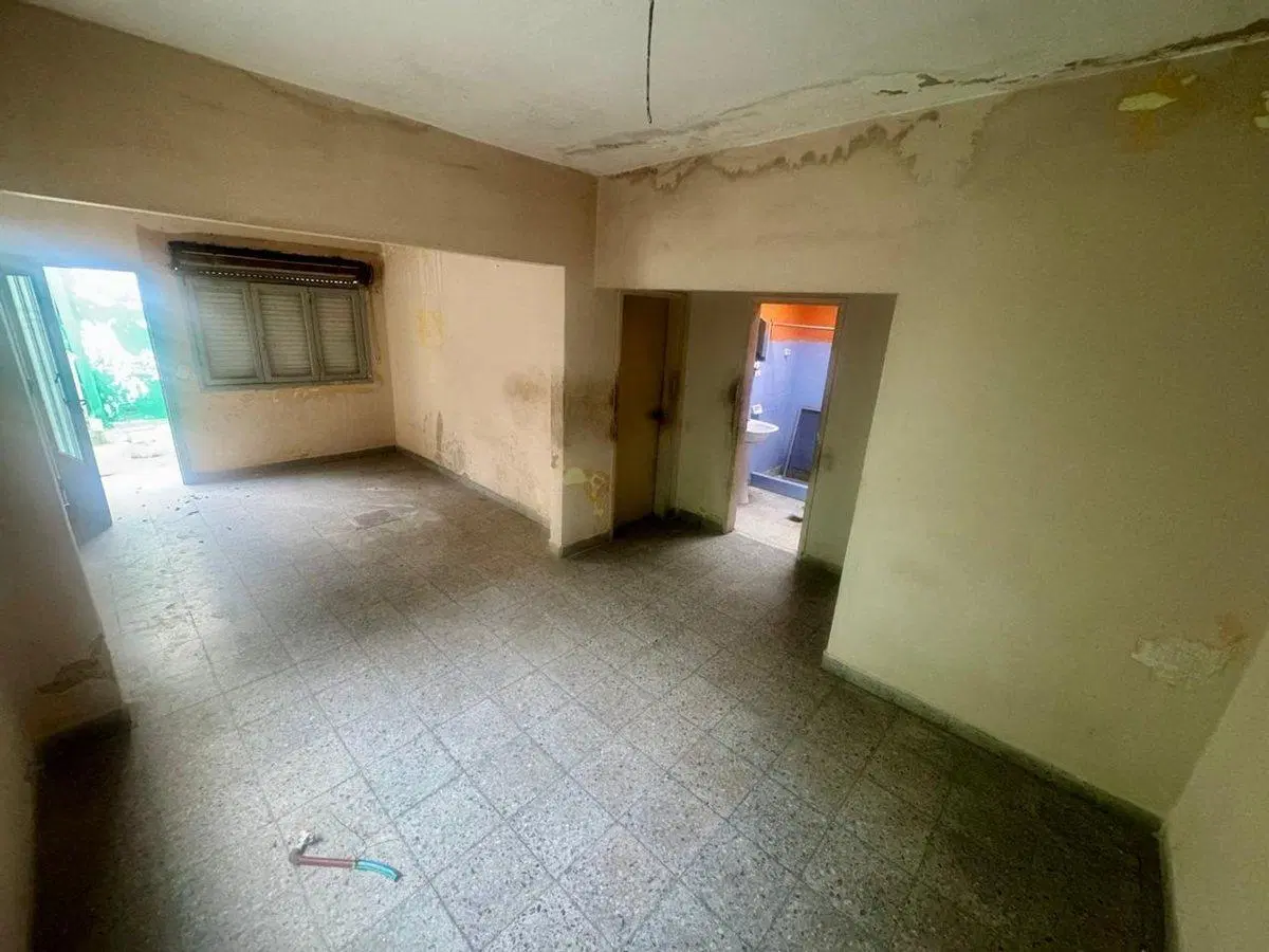 LOCAL CON VIVIENDA EN TEMPERLEY 8