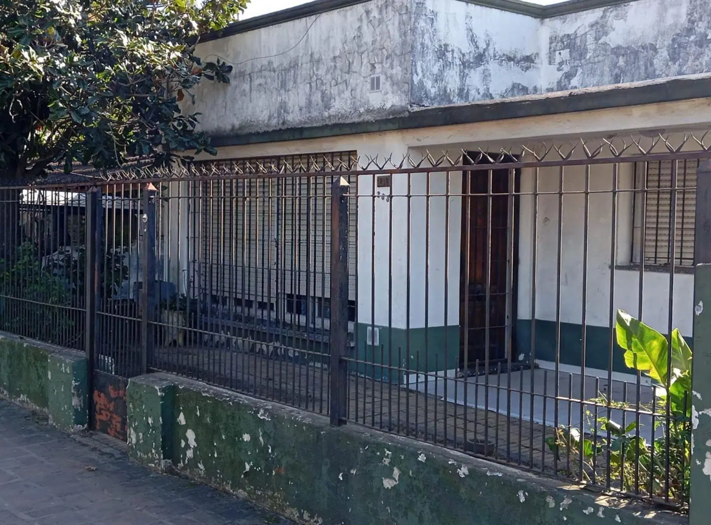 CASA 3 DORMITORIOS VENTA BURZACO CON FONDO 5