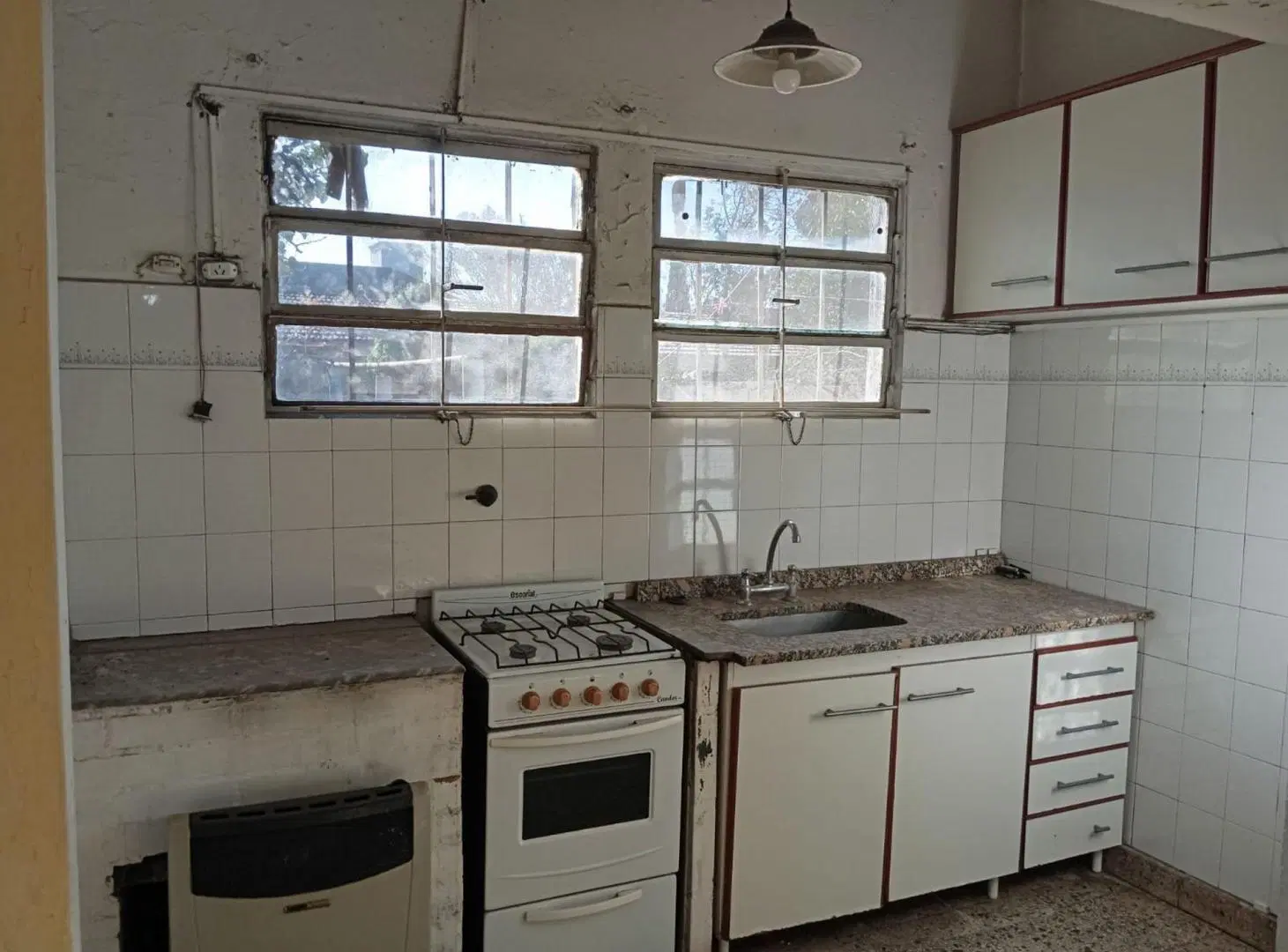 CASA 3 DORMITORIOS VENTA BURZACO CON FONDO 3