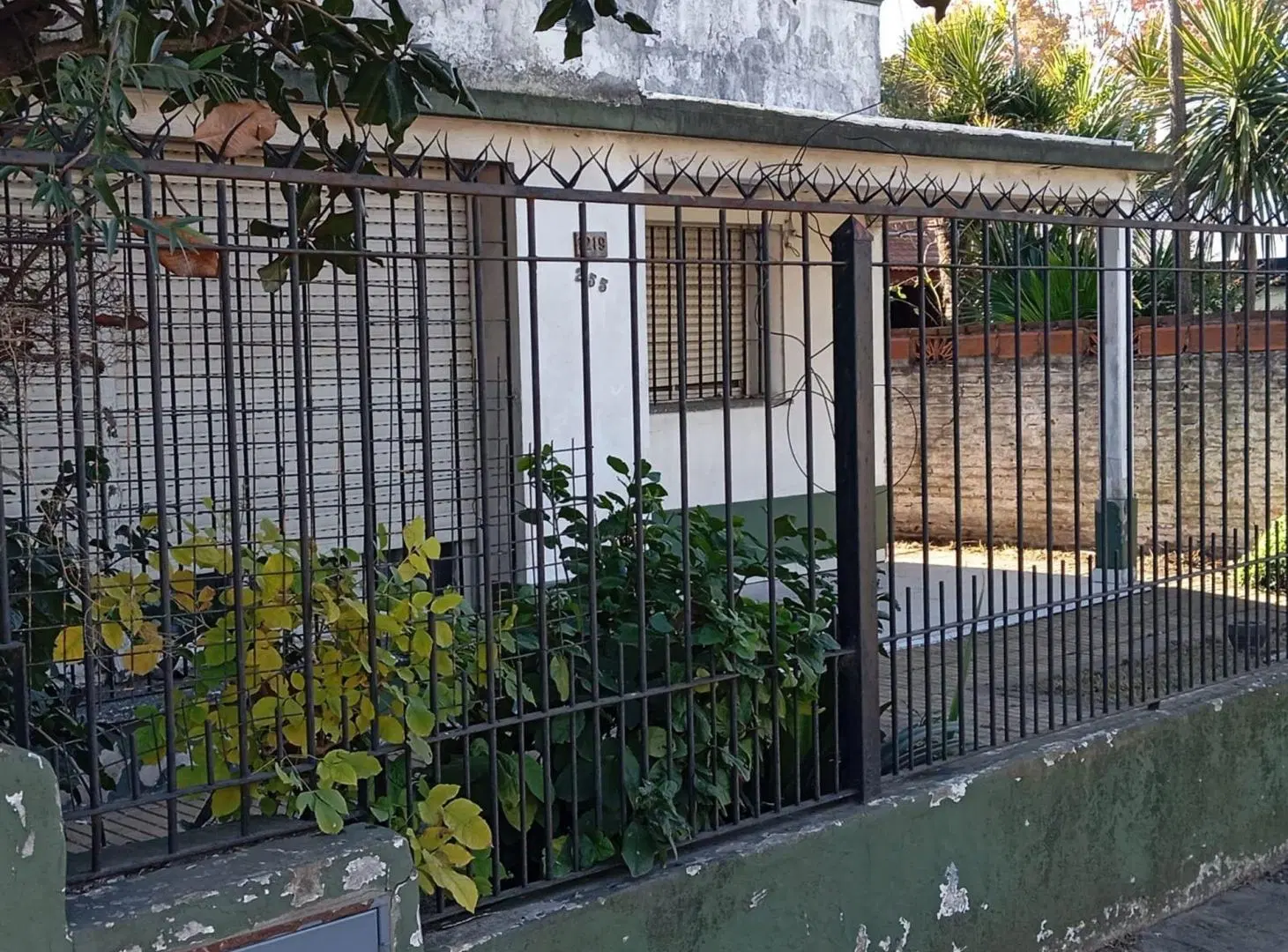 CASA 3 DORMITORIOS VENTA BURZACO CON FONDO 5