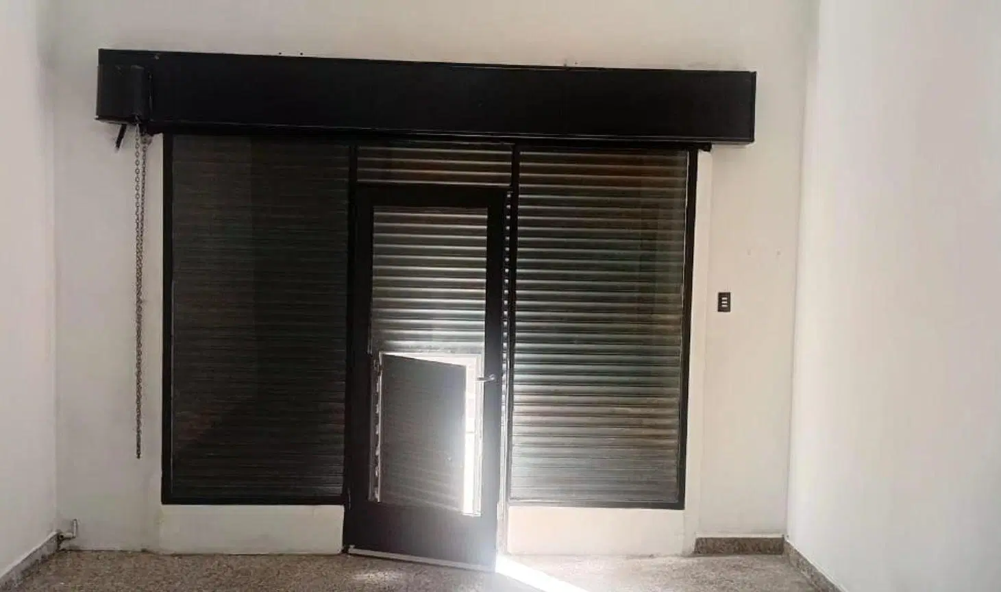ALQUILER LOCAL CON BAÑO EN LUIS GUILLON 3