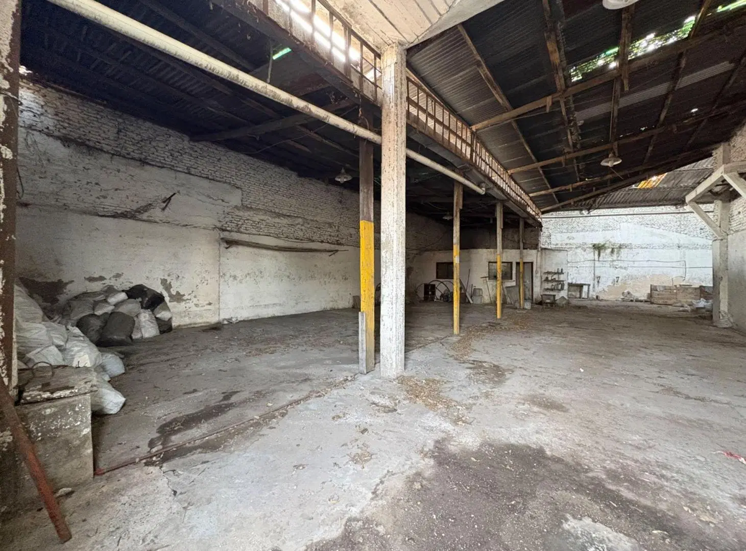 GALPÓN EN VENTA 370m C/SALIDA A 2 CALLES F. VARELA 8
