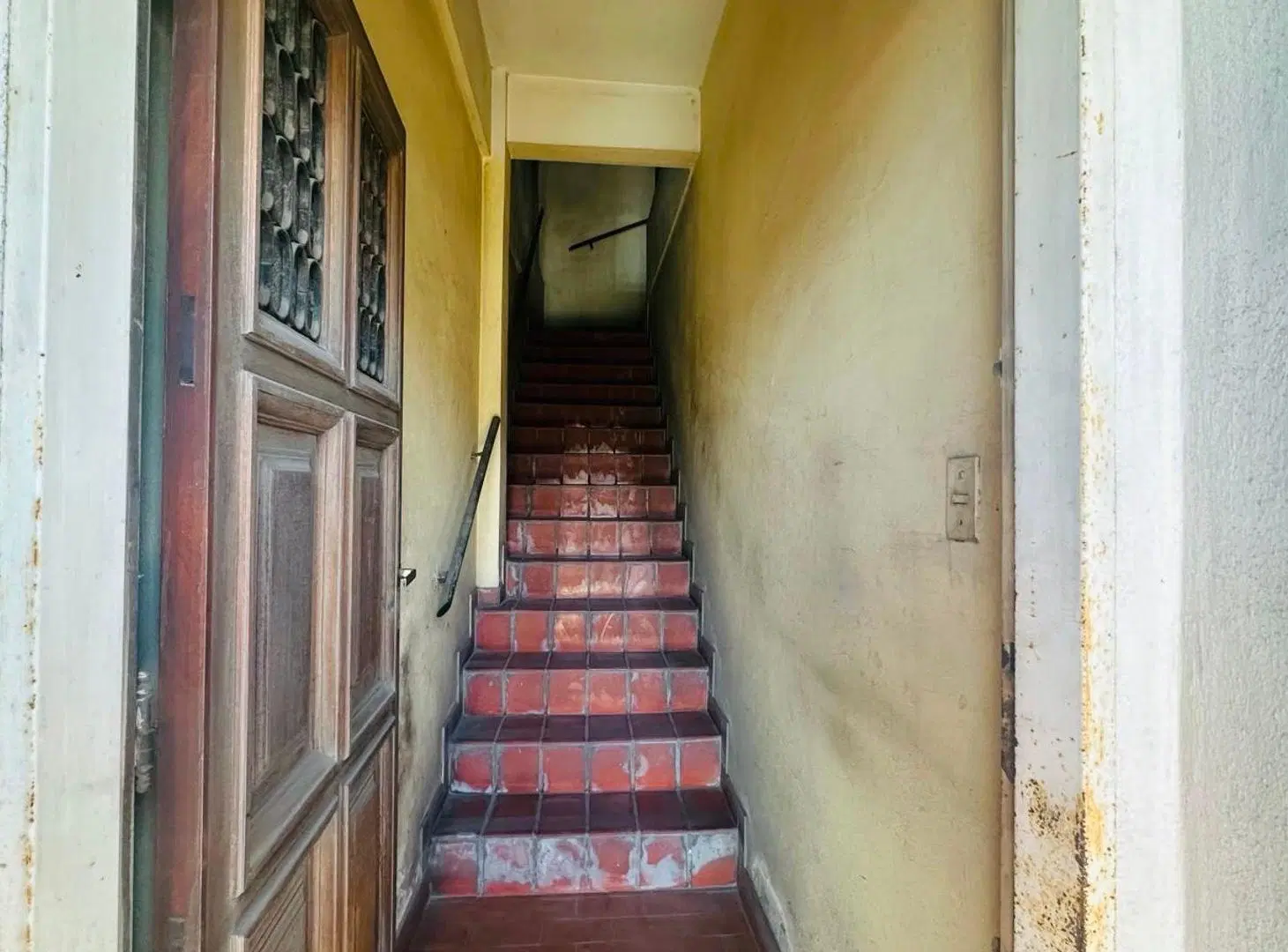 VENTA PH+3 LOCALES SOBRE AV. HIPOLITO YRIGOYEN 5
