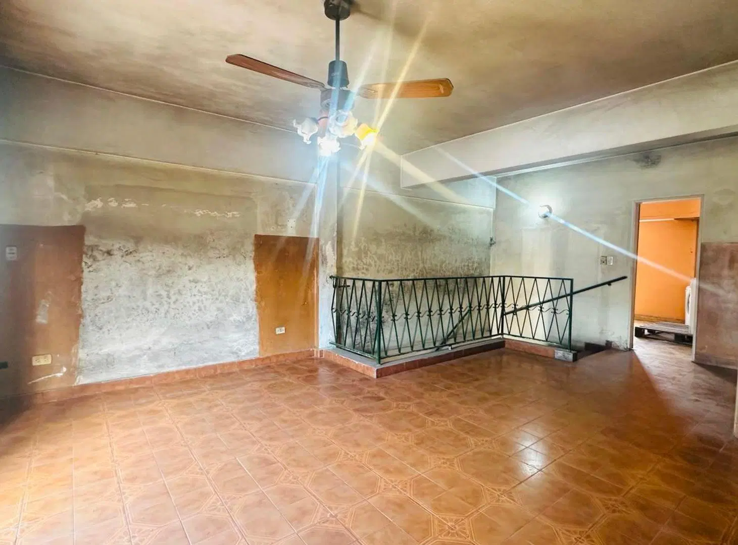 VENTA PH+3 LOCALES SOBRE AV. HIPOLITO YRIGOYEN 8