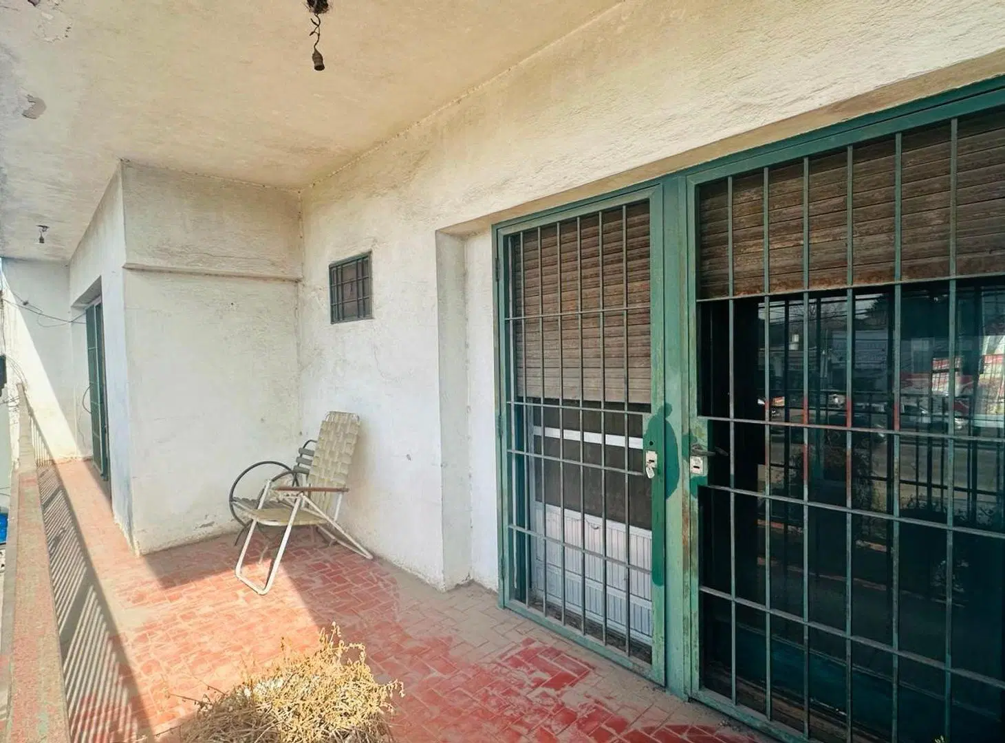VENTA PH+3 LOCALES SOBRE AV. HIPOLITO YRIGOYEN 3