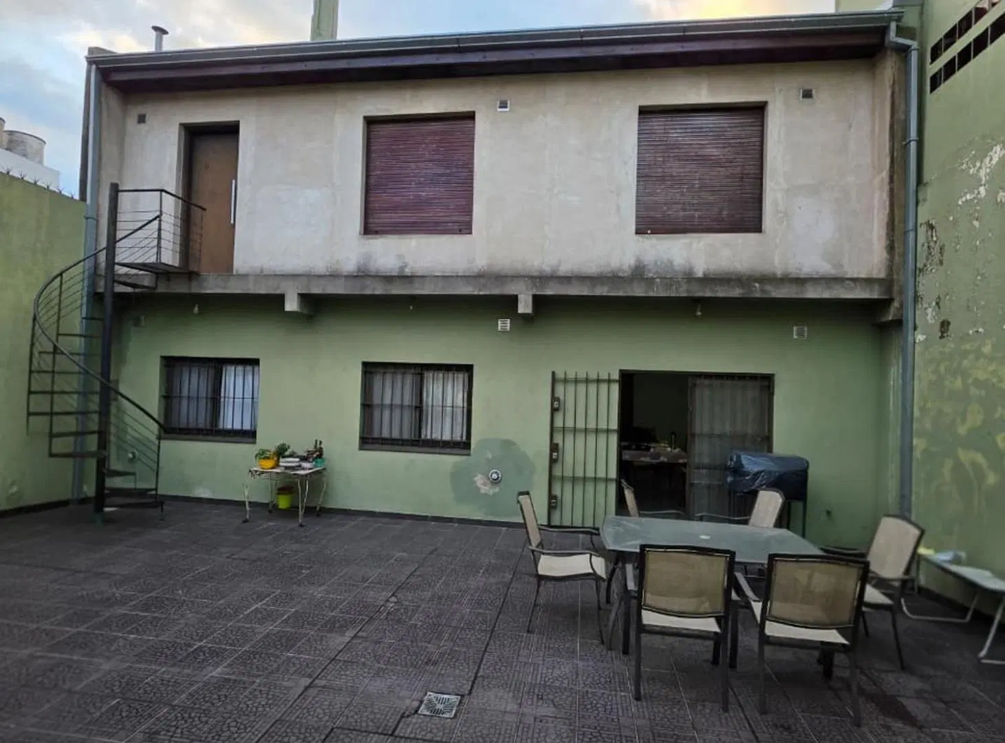 CASA 3 AMB. C/GARAGE Y GRAN PATIO-EXC. UBICACION 8