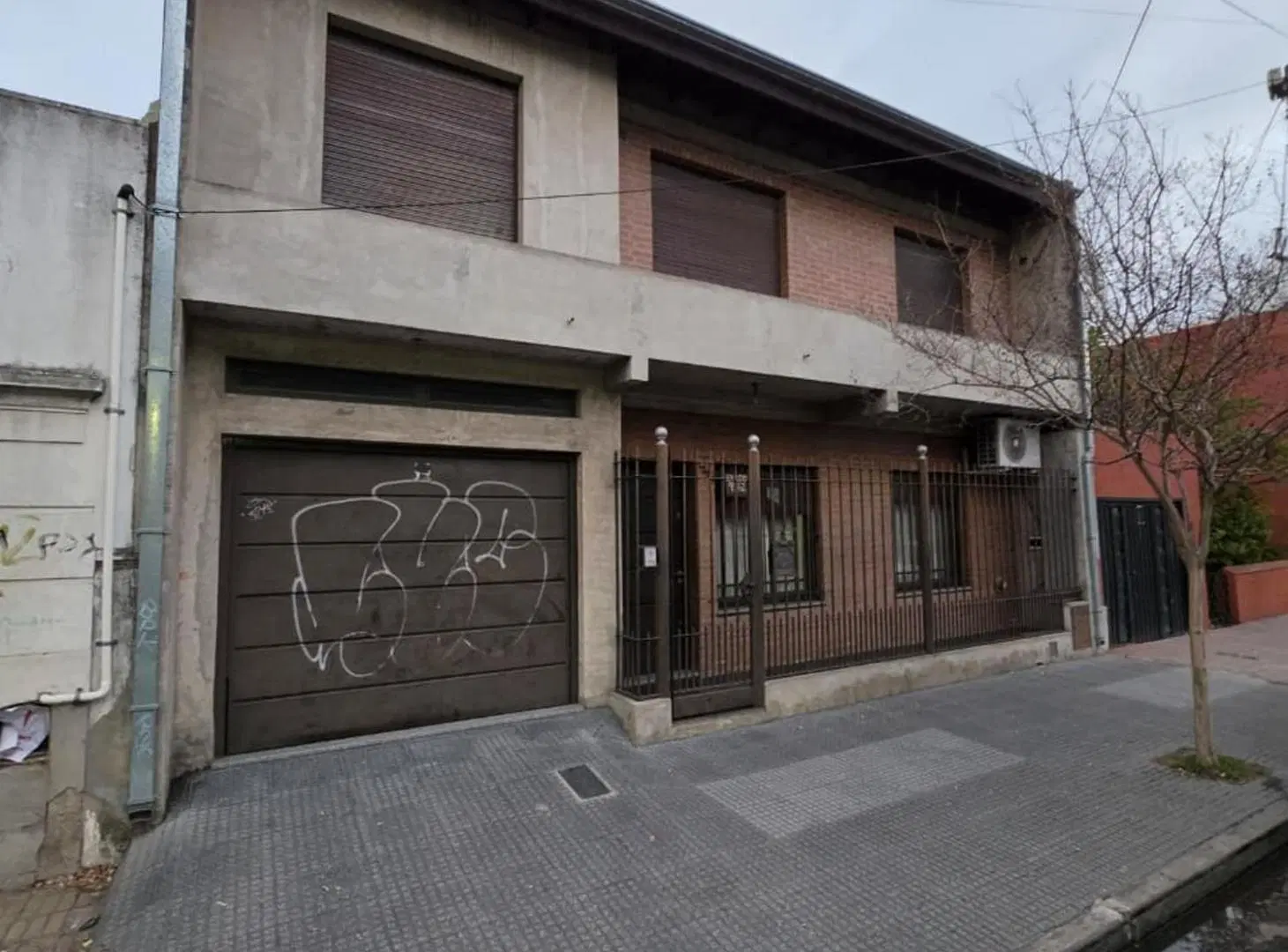 CASA 3 AMB. C/GARAGE Y GRAN PATIO-EXC. UBICACION 2