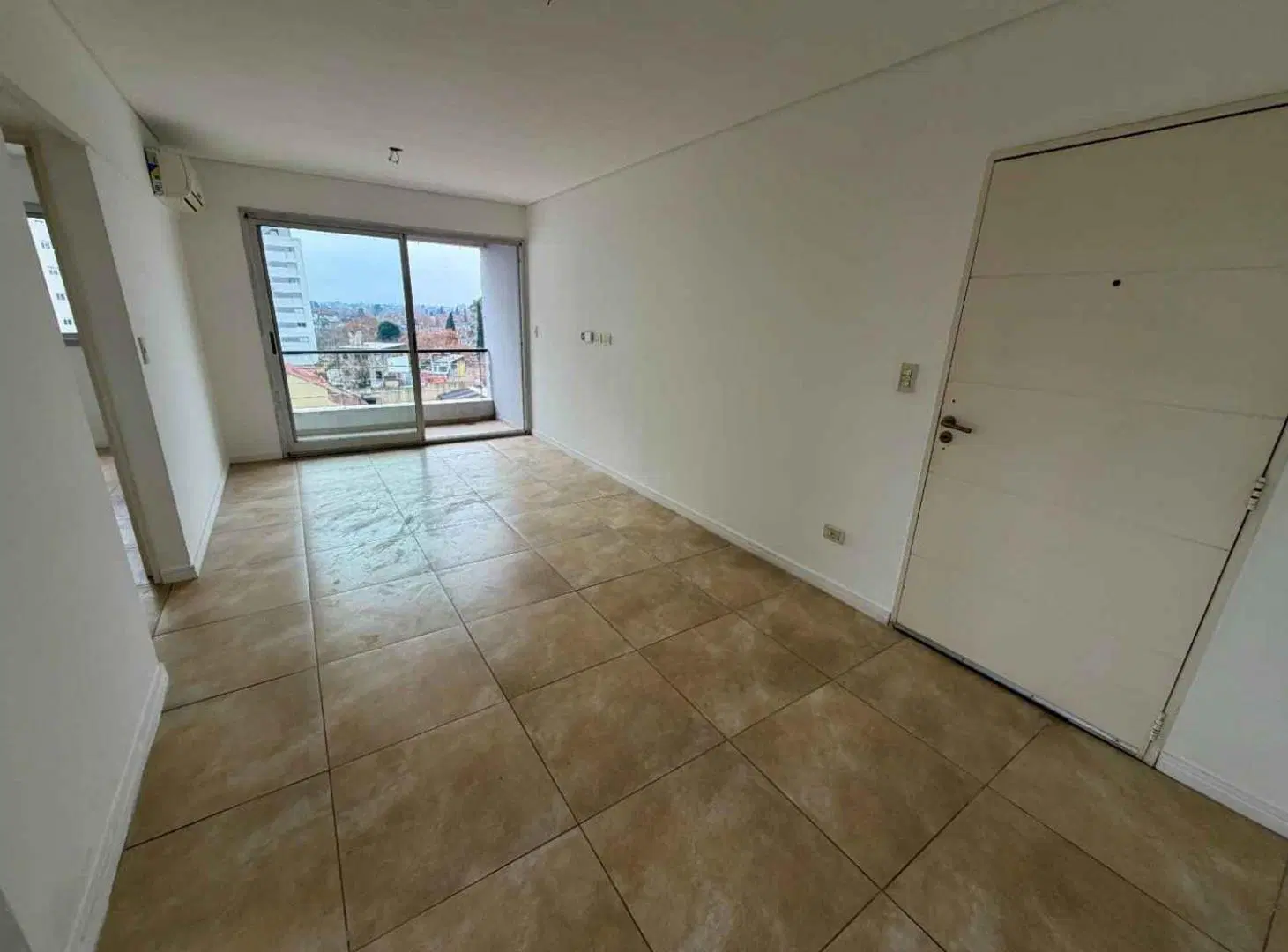 DEPARTAMENTO 2 AMBIENTES EN ALQUILER EN TEMPERLEY 4