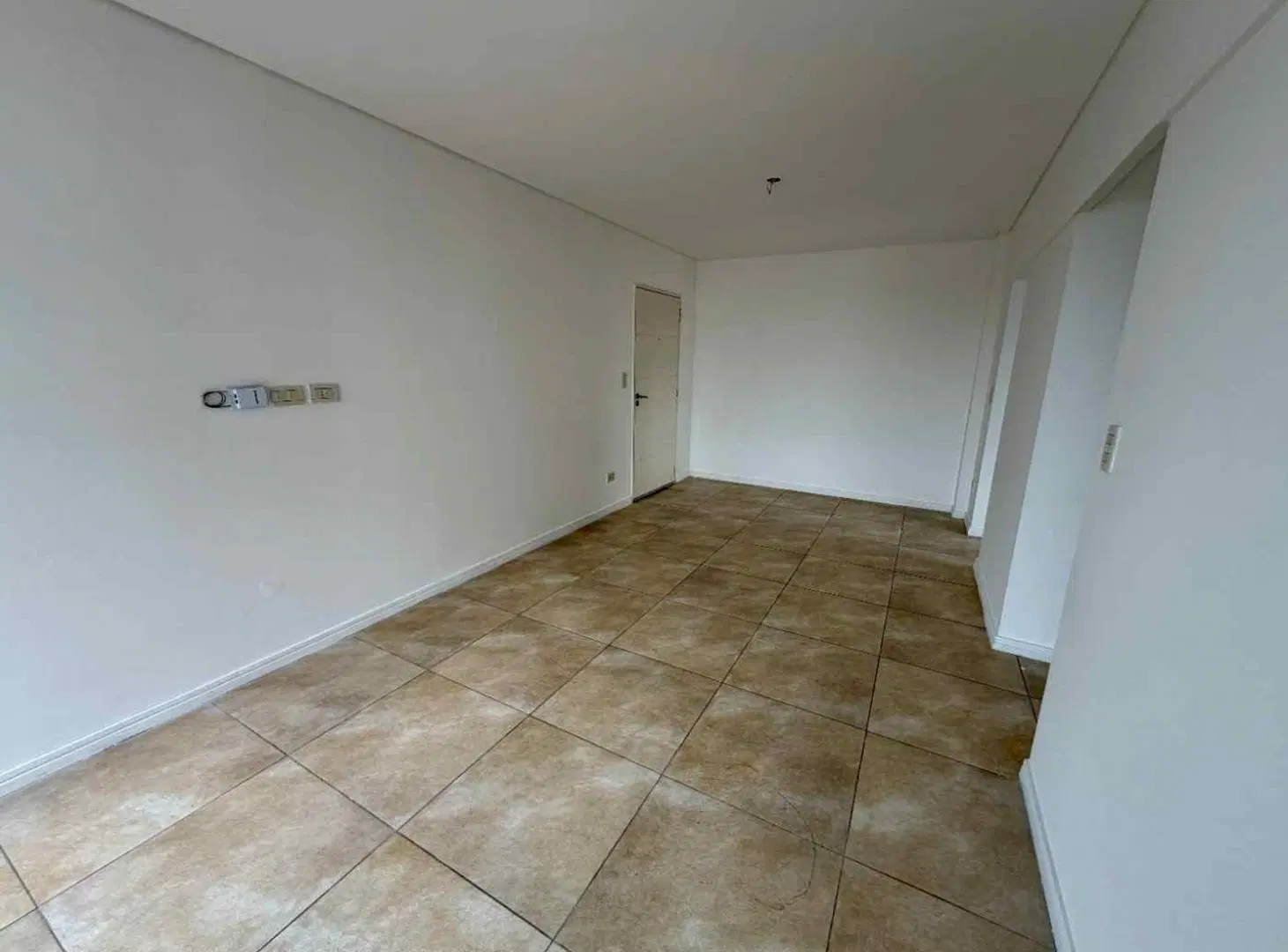 DEPARTAMENTO 2 AMBIENTES EN ALQUILER EN TEMPERLEY 3