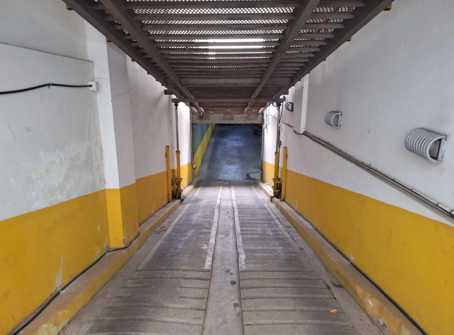 COCHERA VENTA SUBSUELO LOMAS DE ZAMORA 12,50 M2 4