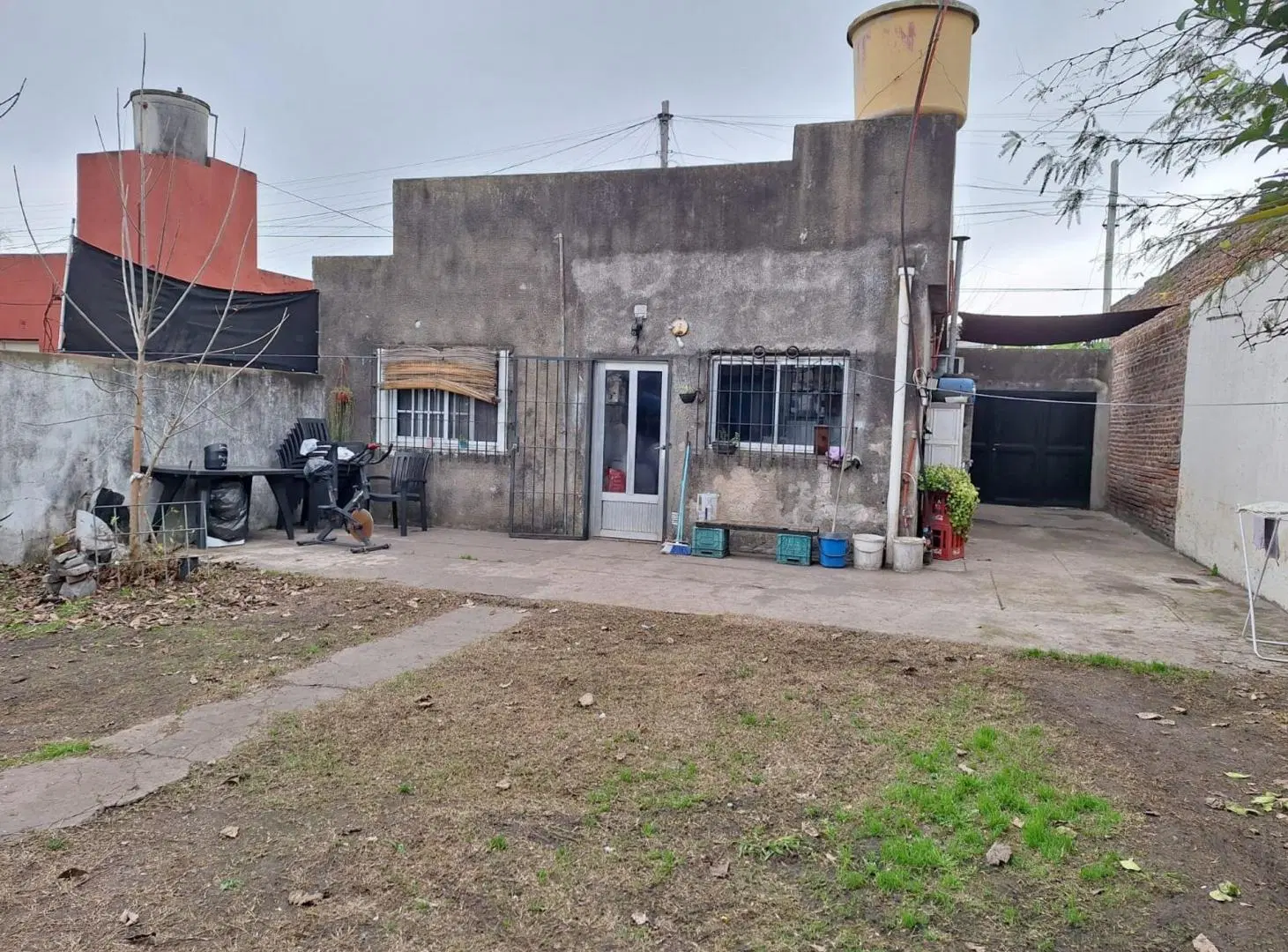 CASA 3 AMBIENTES VENTA CON JARDIN BANFIELD 4