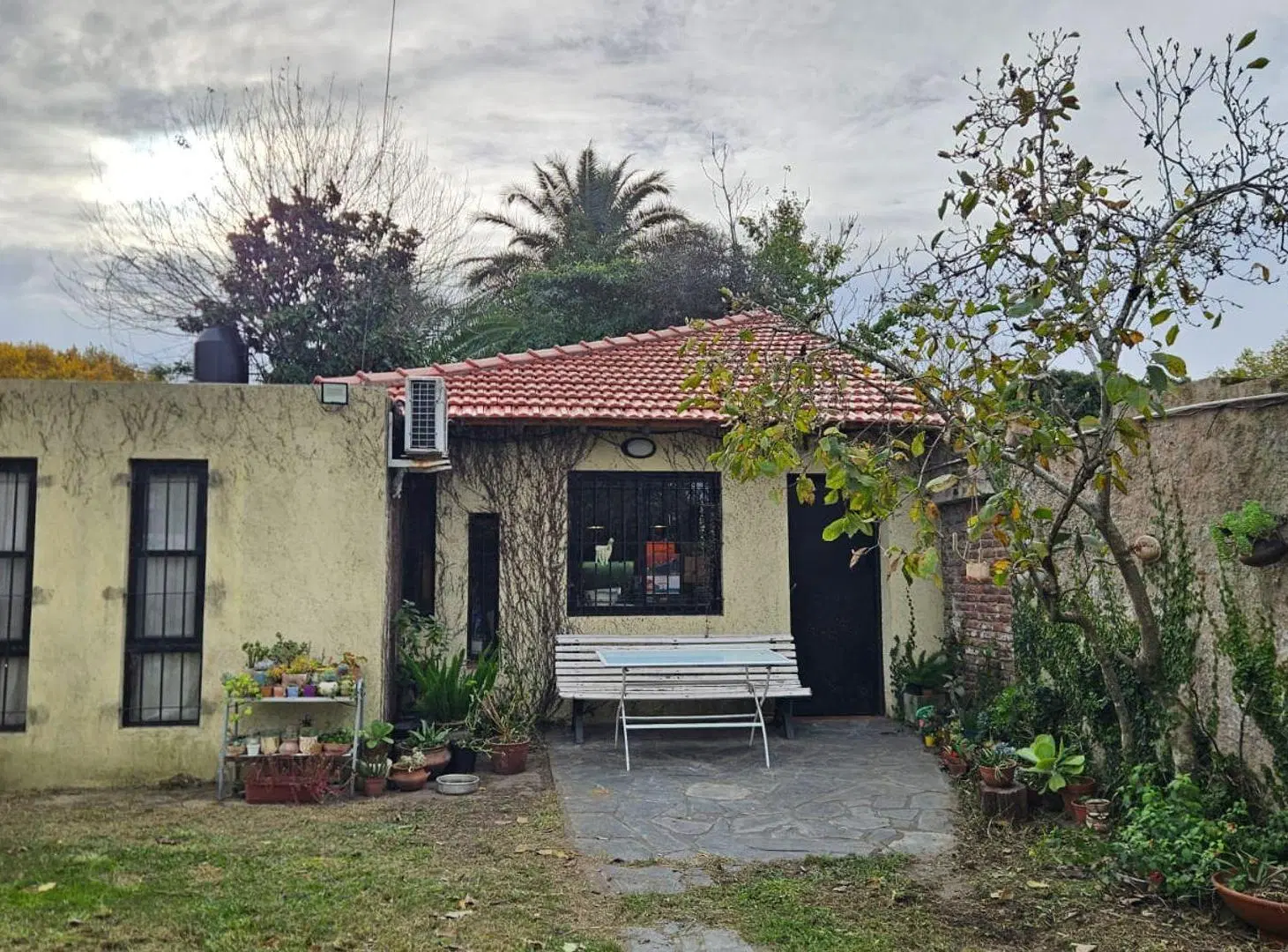 CASA VENTA 3 AMBIENTES MARMOL AMPLIO JARDIN 5