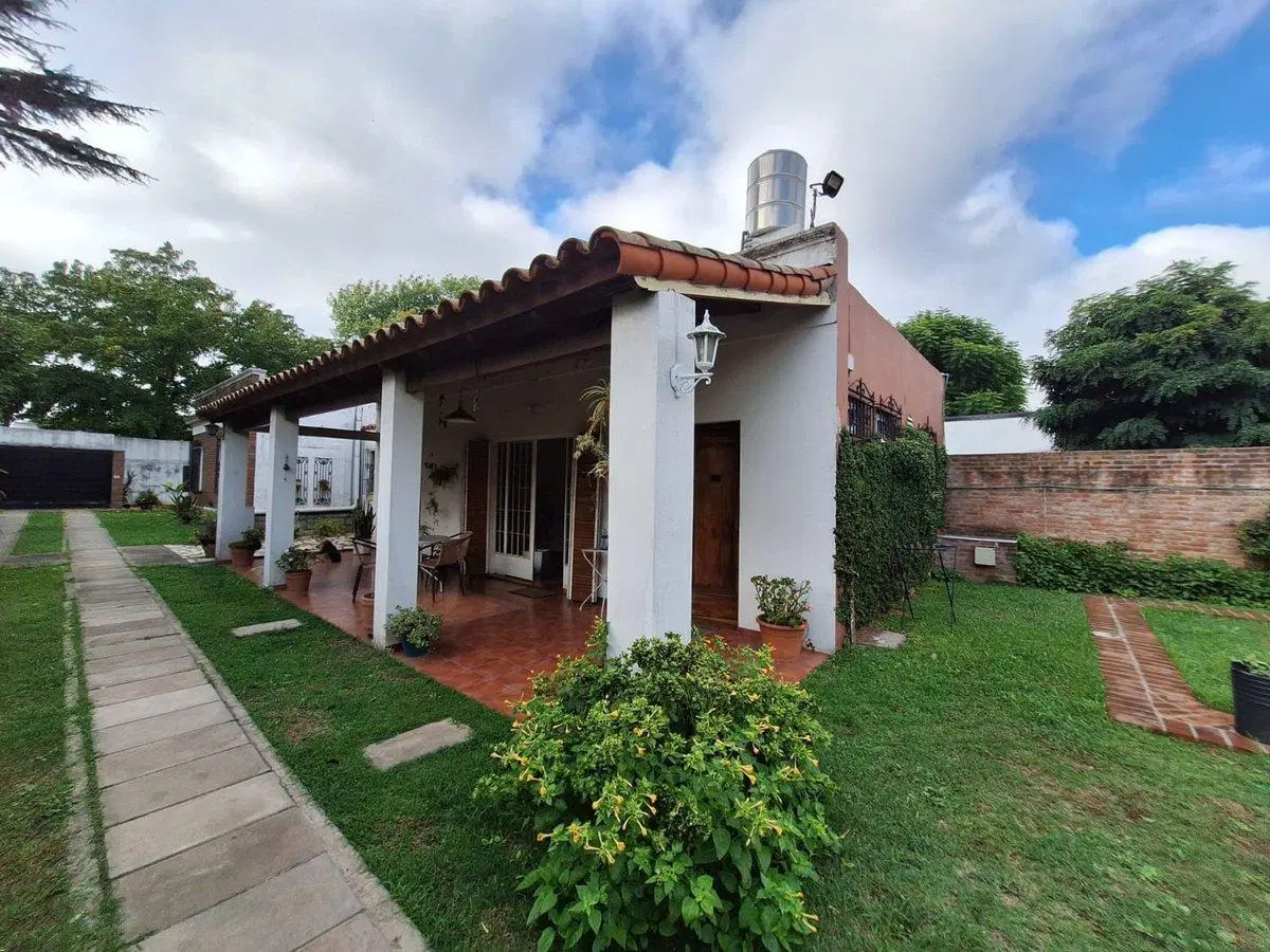 CASA 4 Amb. y CASA 2 Amb. y Quincho VENTA L.ZAMORA 8