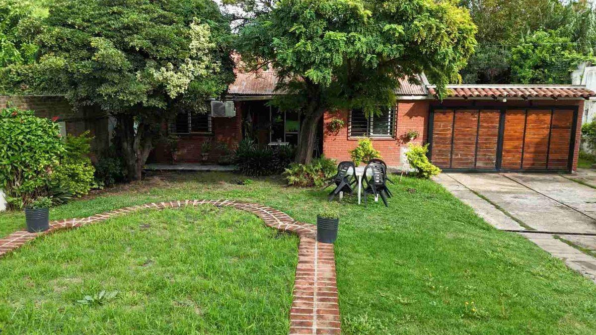 Foto de CASA 4 Amb. y CASA 2 Amb. y Quincho VENTA L.ZAMORA, imagen 2
