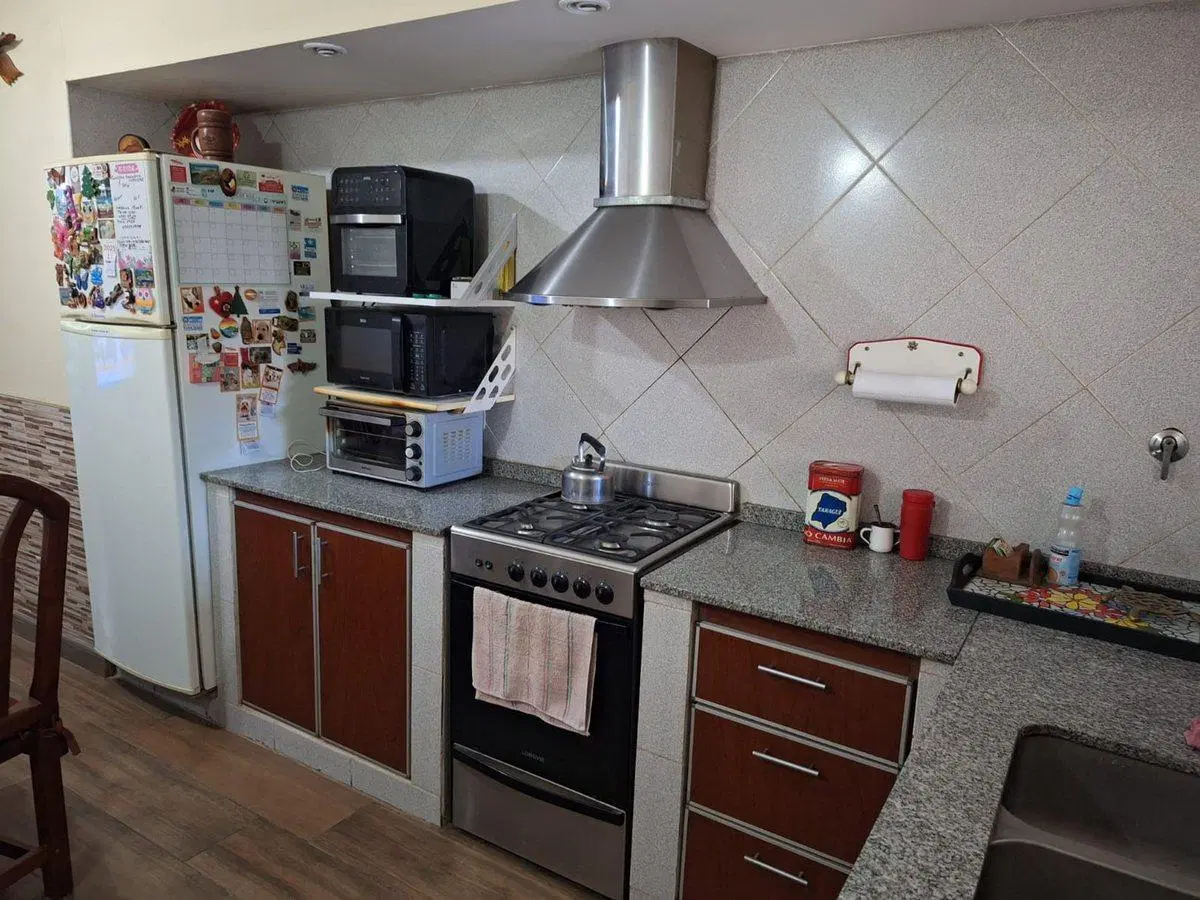 CASA VENTA 4 AMB. + DEPARTAMENTO 2 AMB.BURZACO 5