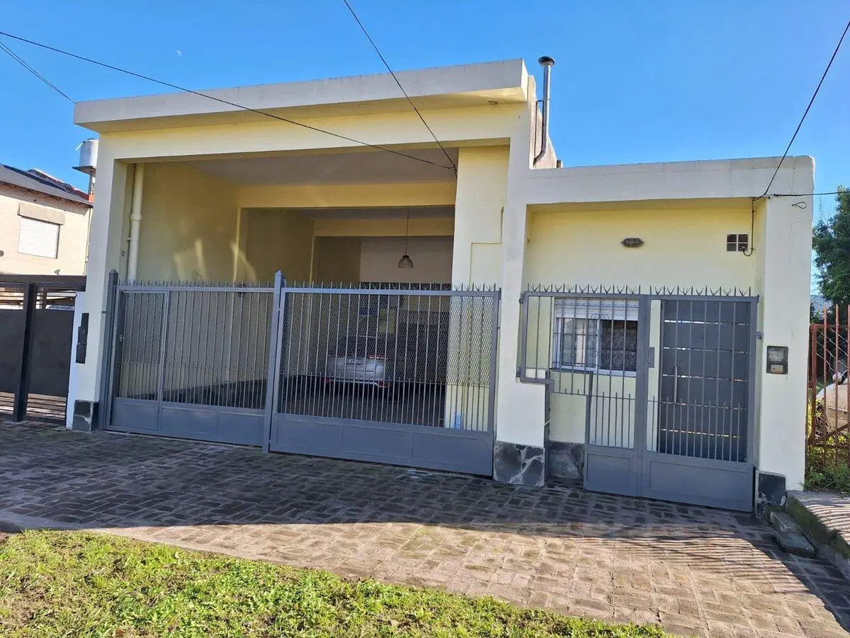 CASA VENTA 4 AMB. + DEPARTAMENTO 2 AMB.BURZACO 3