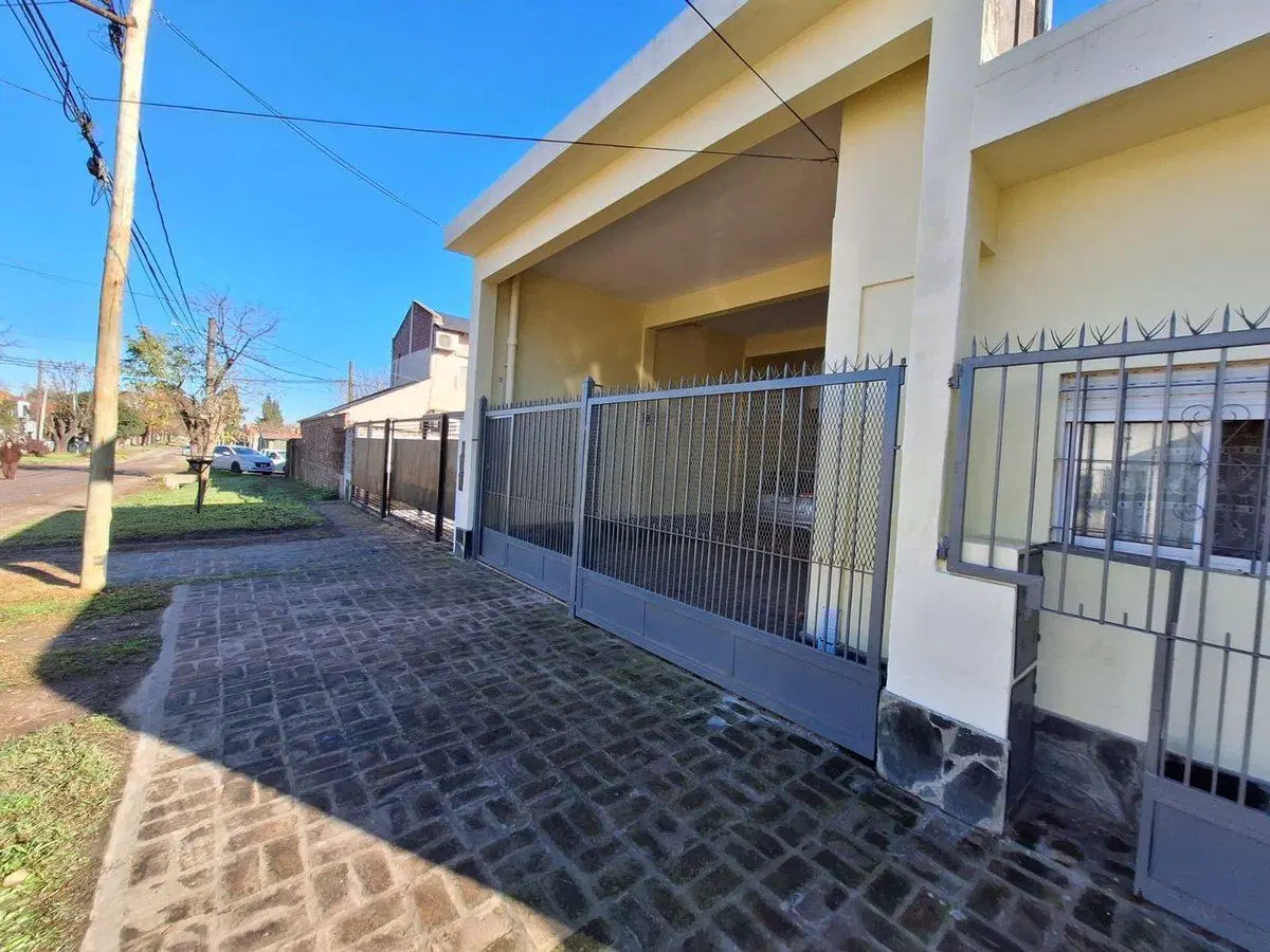 CASA VENTA 4 AMB. + DEPARTAMENTO 2 AMB.BURZACO 4