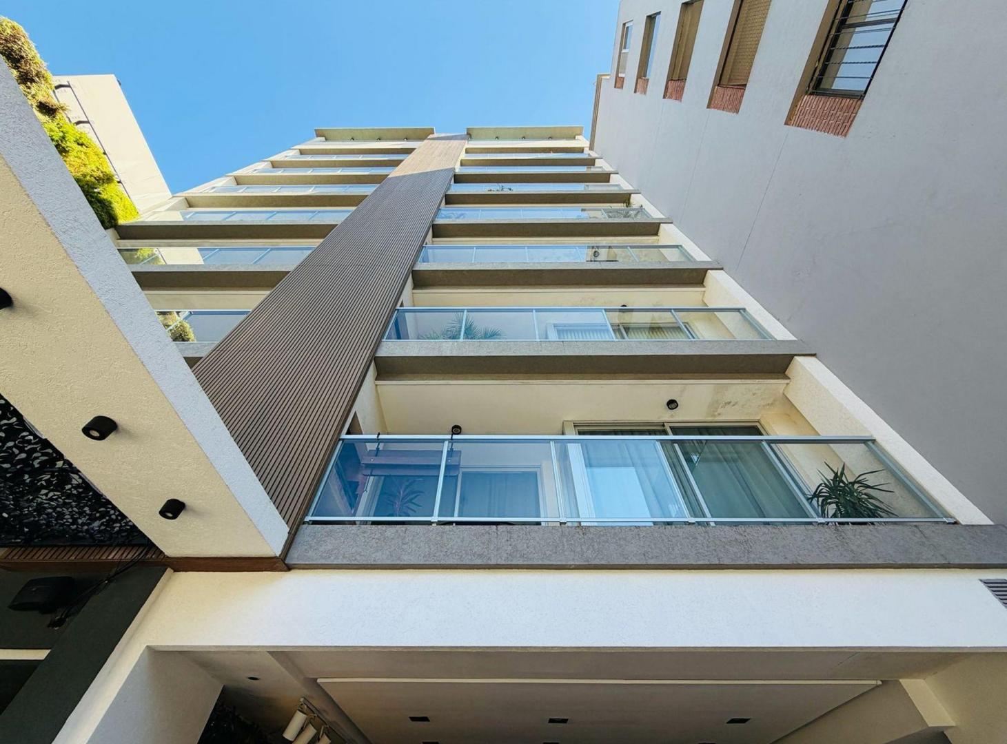 Foto de Depto 3 ambientes con cochera y patio venta Lomas, imagen 1