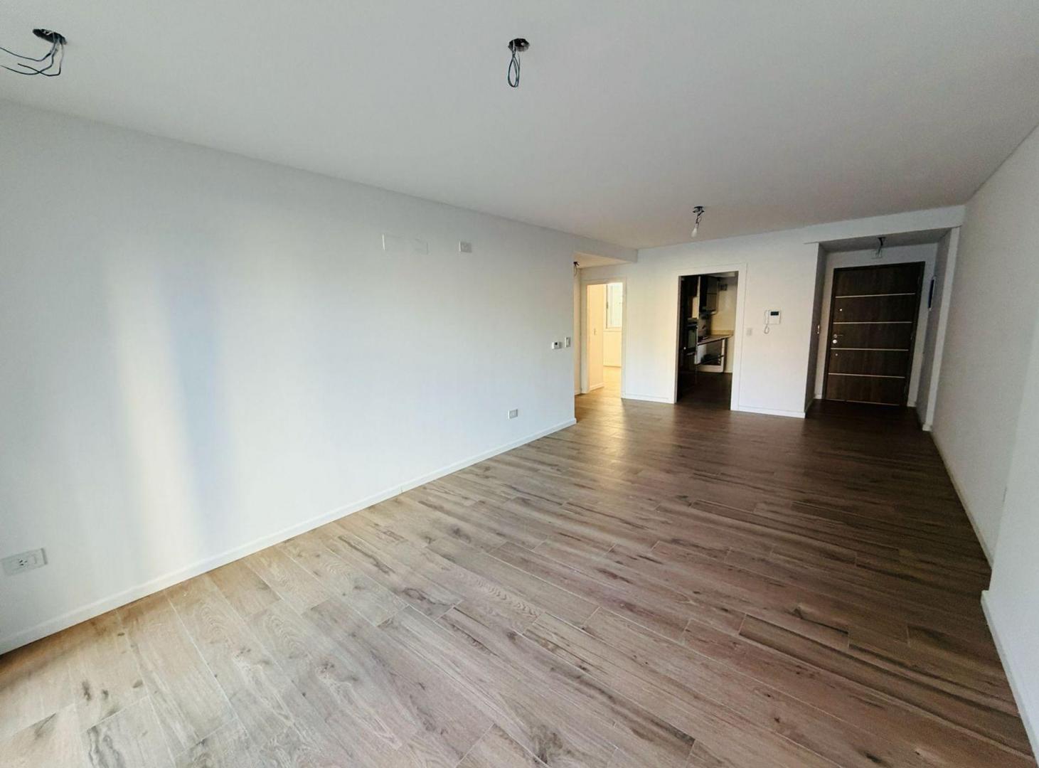 Foto de Depto 3 ambientes con cochera y patio venta Lomas, imagen 2