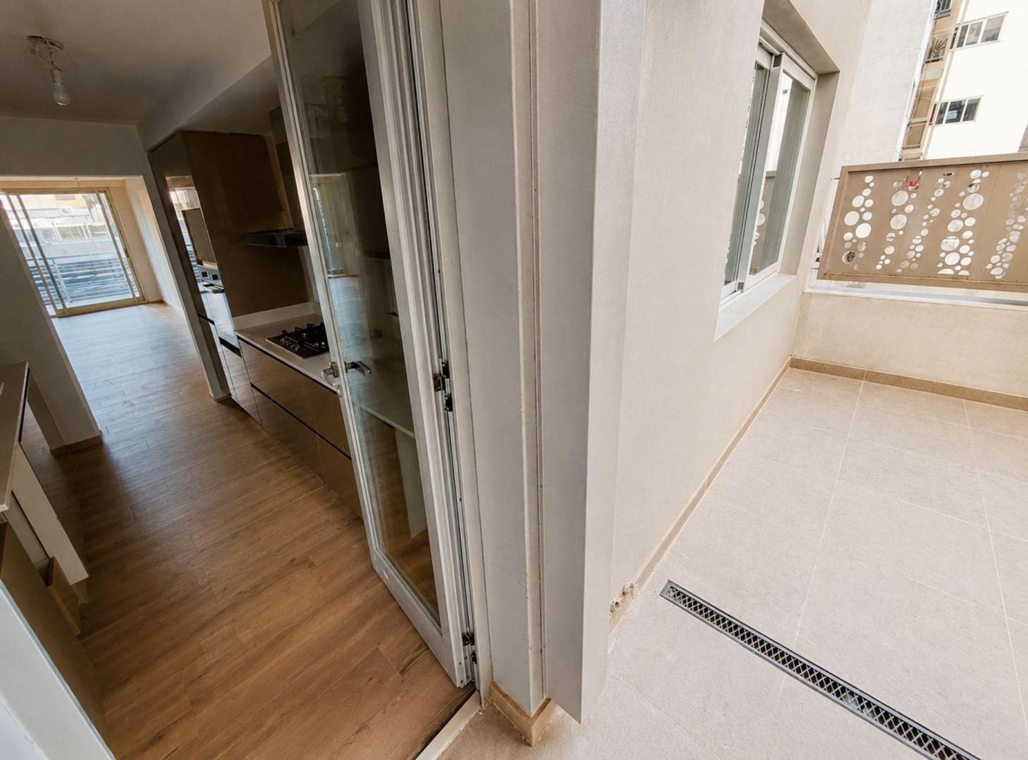 Foto de Depto 3 ambientes con cochera y patio venta Lomas, imagen 3