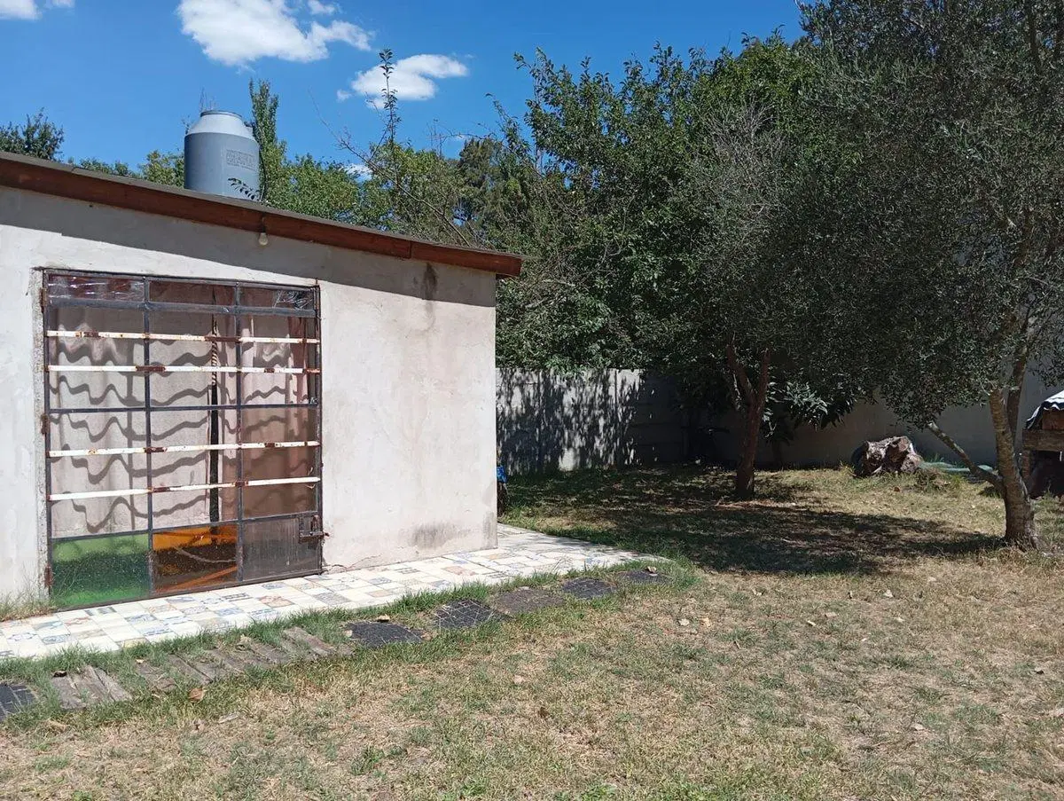 CASA BRANDSEN BARRIO LAS ACACIAS AMPLIO TERRENO 4