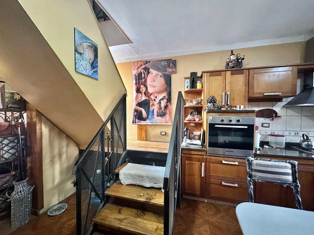 VENTA CASA CON PATIO y PILETA R.CALZADA 8