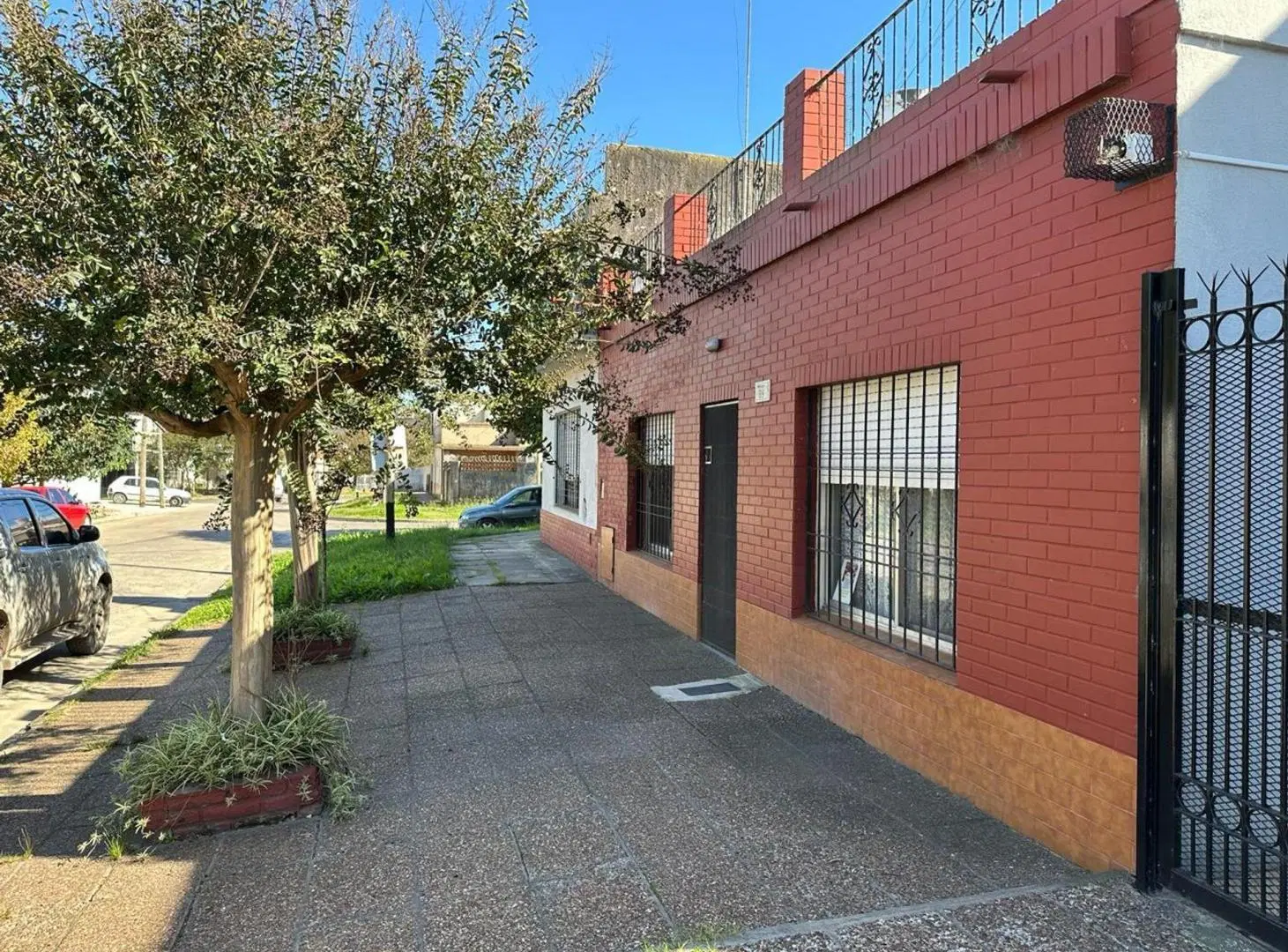 VENTA CASA 4 AMBIENTES, APTO CREDITO, CON PATIO 4