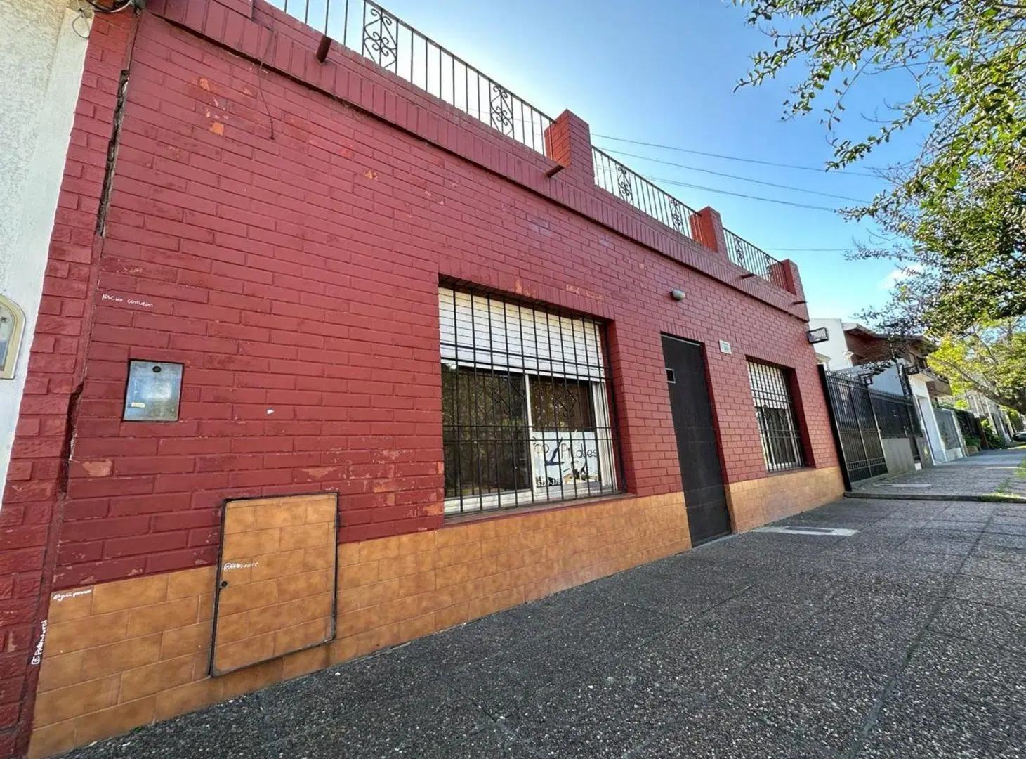 VENTA CASA 4 AMBIENTES, APTO CREDITO, CON PATIO 2