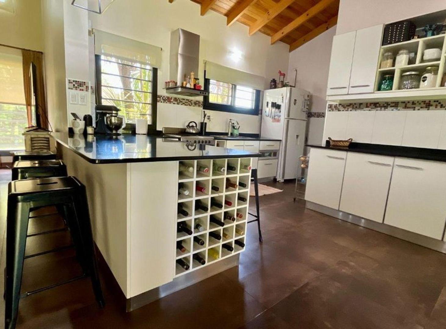 Foto de VENTA CASA 6 AMBIENTES GRAN PARQUE Y PILETA, imagen 5