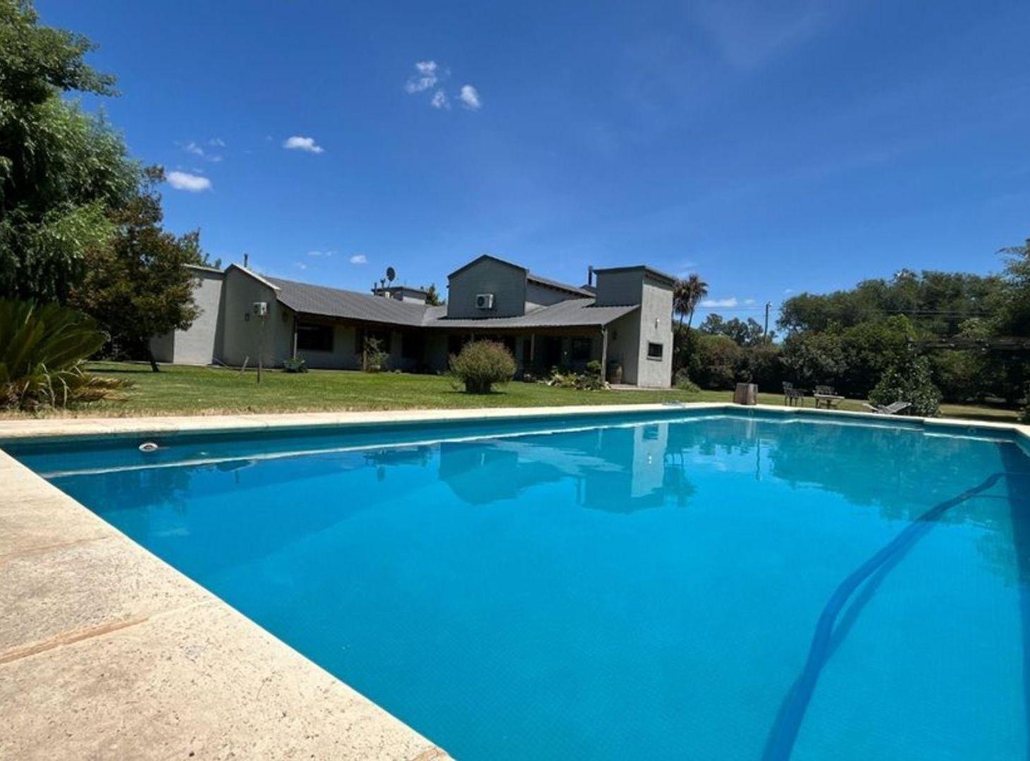 Foto de VENTA CASA 6 AMBIENTES GRAN PARQUE Y PILETA, imagen 4