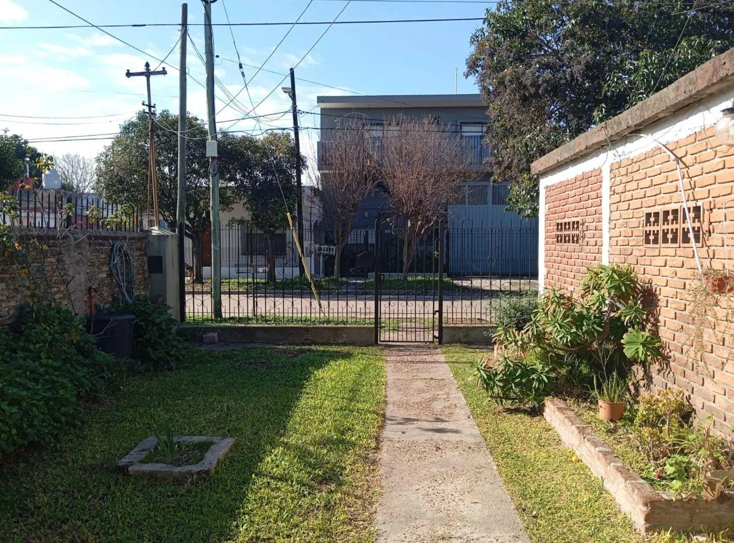 CASA 3 DORMITORIOS VENTA BURZACO CON DEPTO INTERNO 4