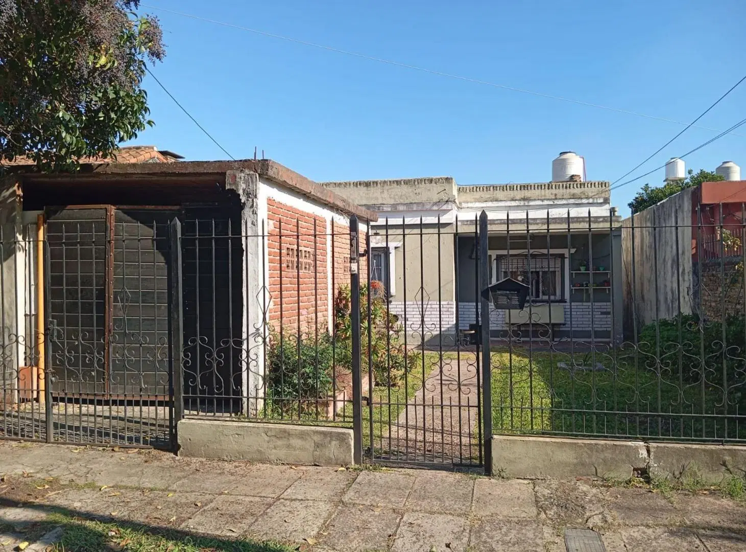 CASA 3 DORMITORIOS VENTA BURZACO CON DEPTO INTERNO 3