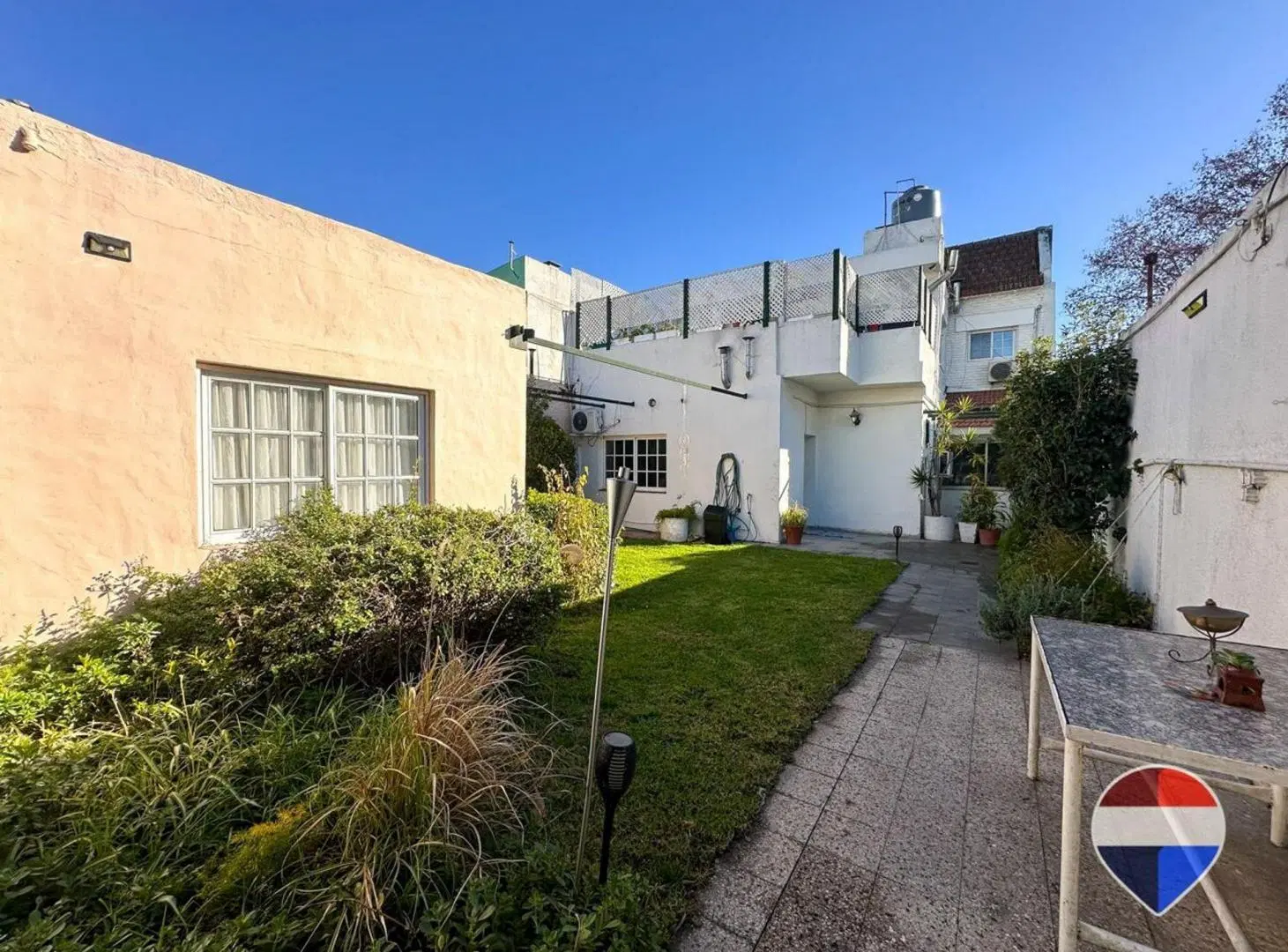 CASA 6 AMB EN VENTA CON PILETA LOMAS DE ZAMORA 8