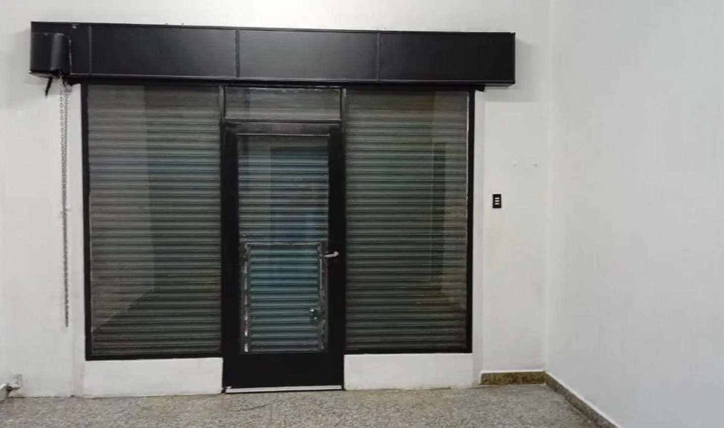 ALQUILER LOCAL CON BAÑO EN LUIS GUILLON 1