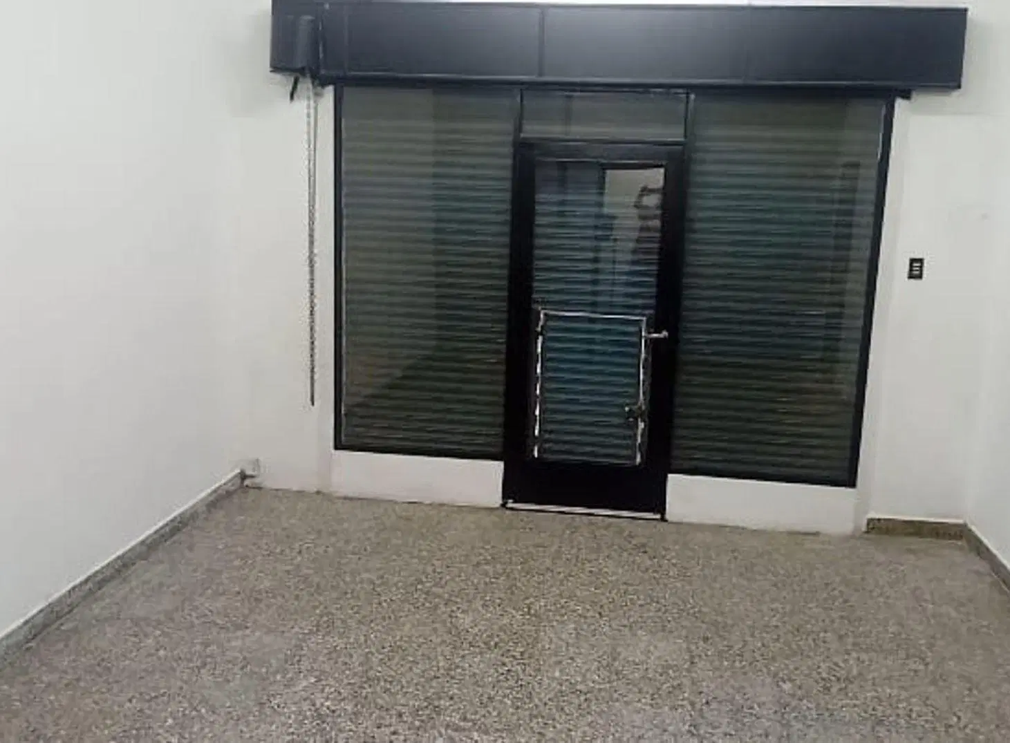 ALQUILER LOCAL CON BAÑO EN LUIS GUILLON 5