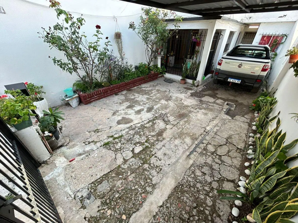 VENTA CASA EN LLAVALLOL 5 AMBIENTES OPORTUNIDAD! 2