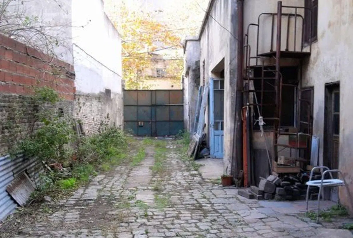 LOTE EN VENTA EN AVELLANEDA CON PREFACTIBILIDAD. 5