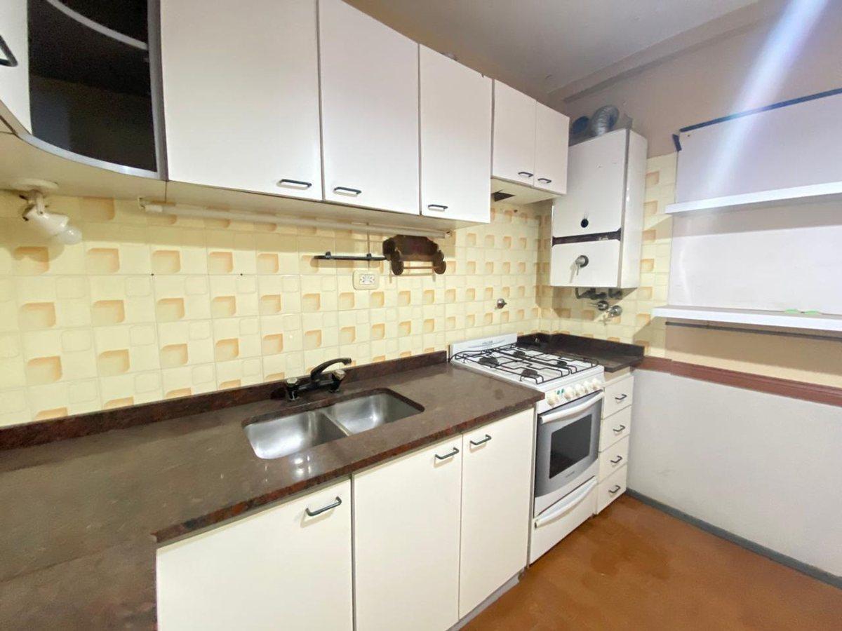 Foto de DEPTO 2 AMBIENTES VENTA LANUS OESTE CON BAULERA, imagen 1