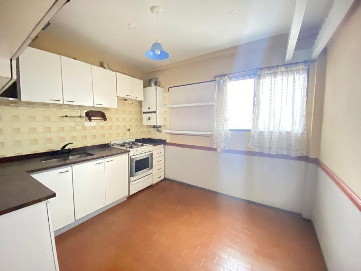 Foto de DEPTO 2 AMBIENTES VENTA LANUS OESTE CON BAULERA, imagen 2