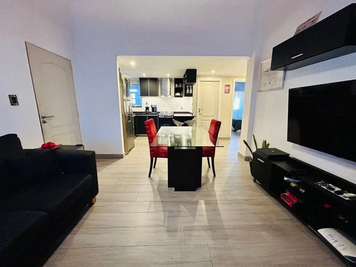 Casa 4 ambientes reciclada a nueva venta Banfield 5