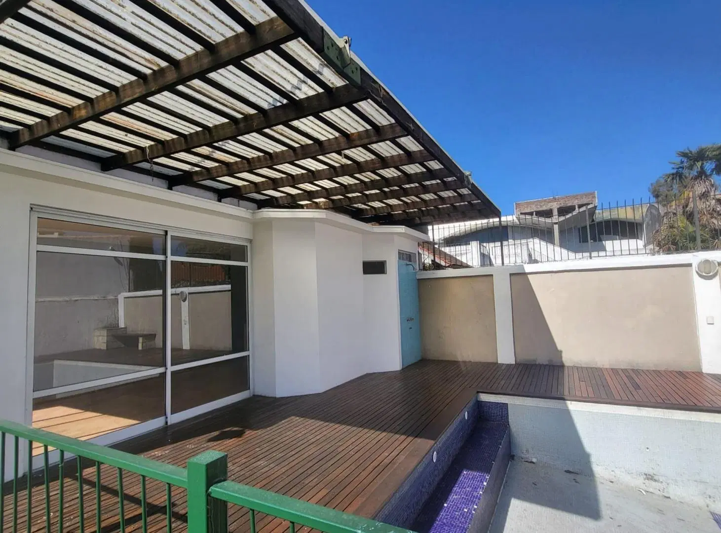 CHALET  DE 7 AMBIENTES EN ALQUILER EN TEMPERLEY 2