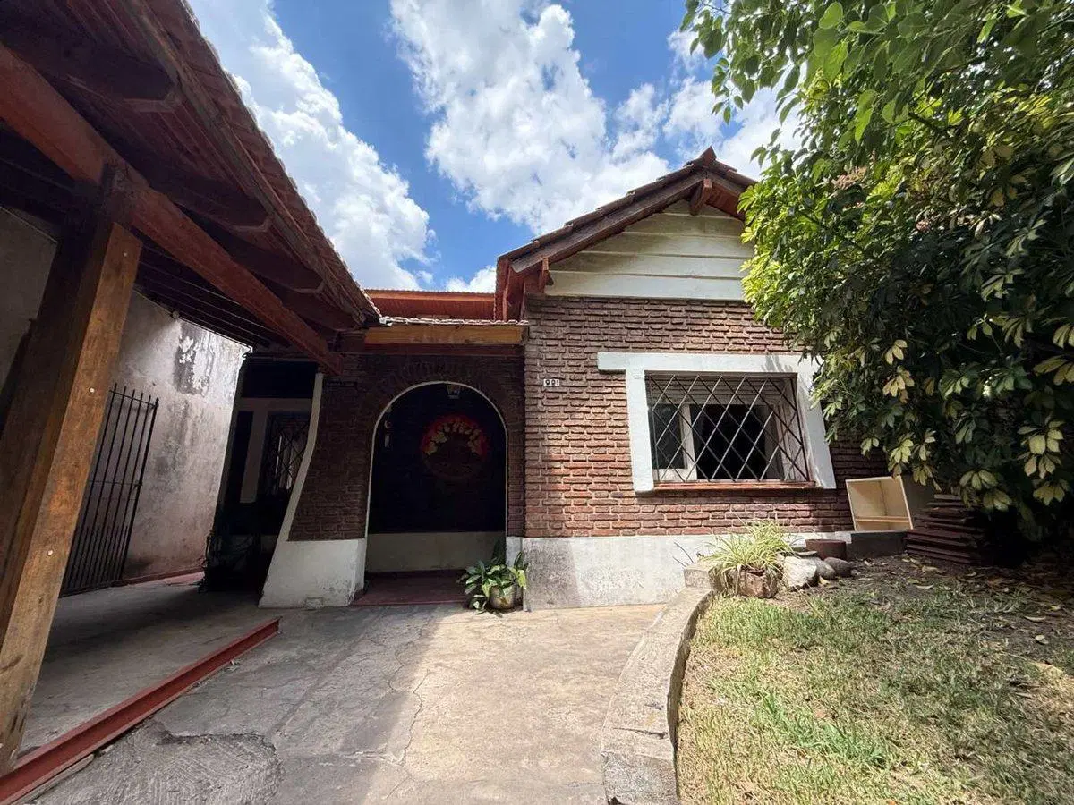 VENTA CASA BANFIELD+2DA CASA 2 FAMILIAS-INVERSION 4