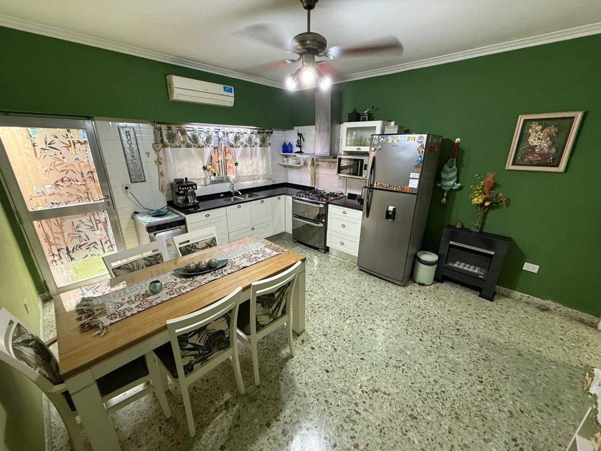 Foto de CASA 6 AMB. DOBLE INGRESO. ESTUDIO IDEAL PROFESION, imagen 5