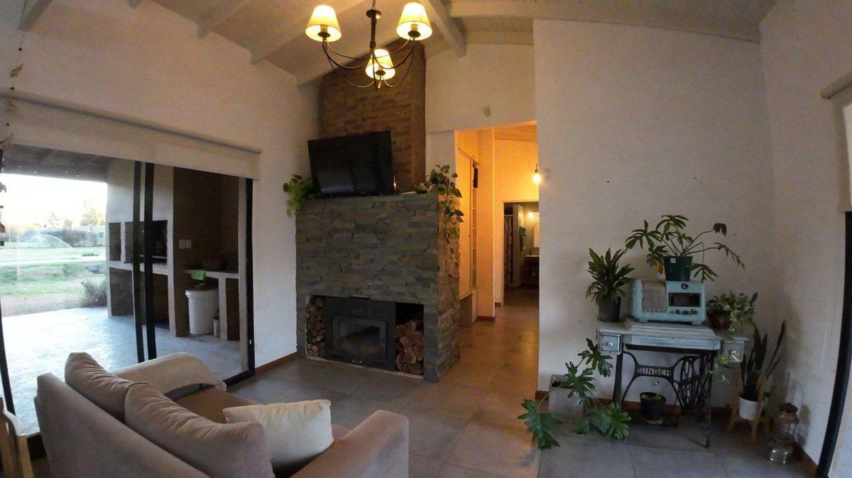 Foto de CASA EN VENTA 4 AMBIENTES EN SPEGAZZINI, imagen 4