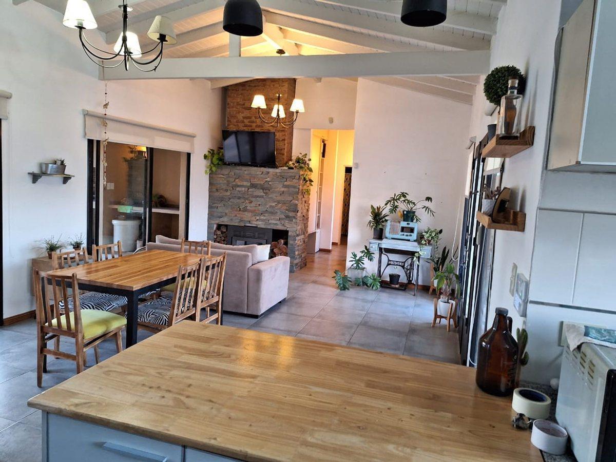 Foto de CASA EN VENTA 4 AMBIENTES EN SPEGAZZINI, imagen 2