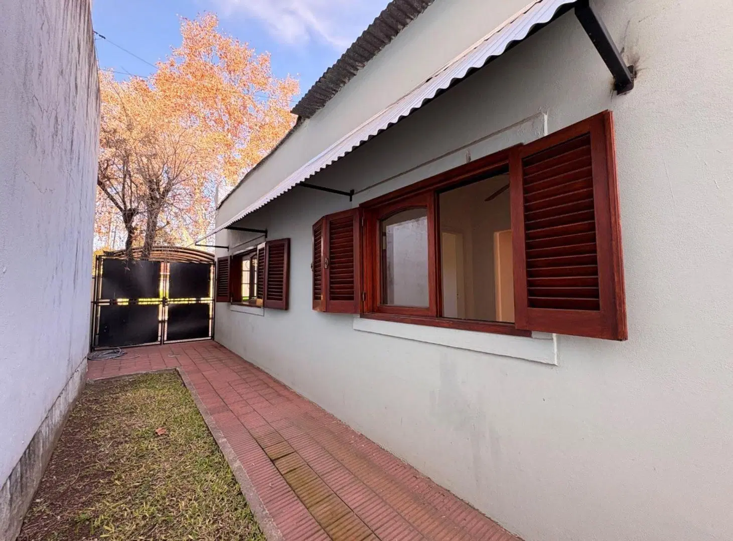 CASA EN VENTA 4 AMB C/450 M2 DE LOTE ADROGUÉ 2