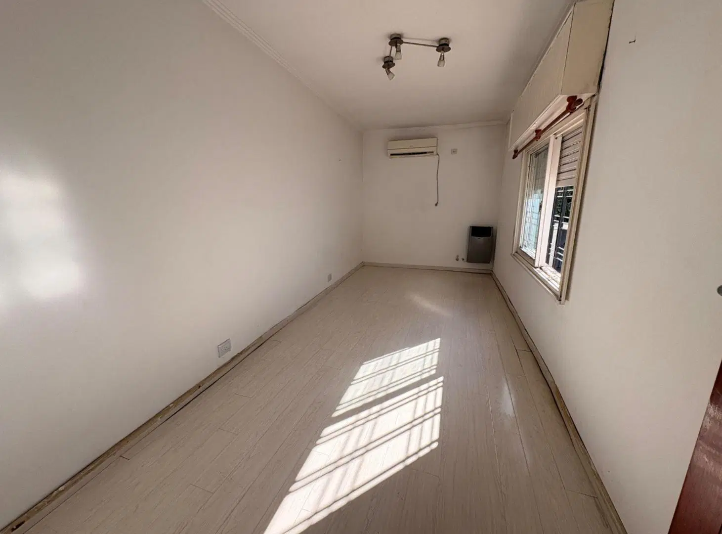 CASA EN VENTA 4 AMB C/450 M2 DE LOTE ADROGUÉ 4