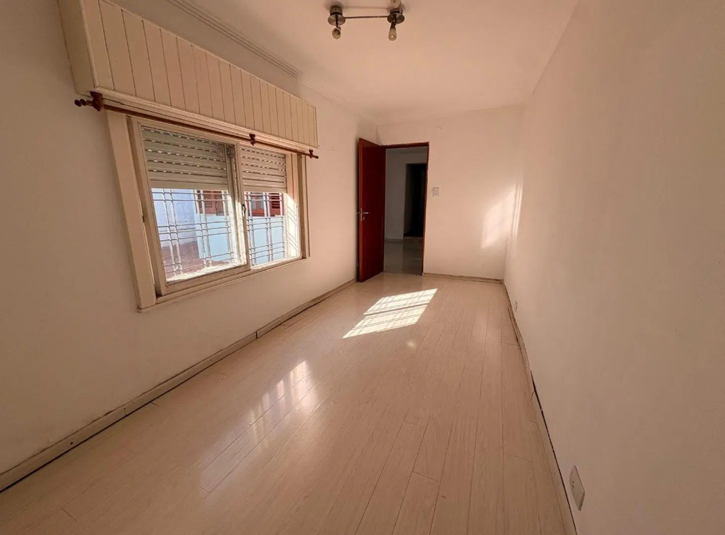 CASA EN VENTA 4 AMB C/450 M2 DE LOTE ADROGUÉ 1