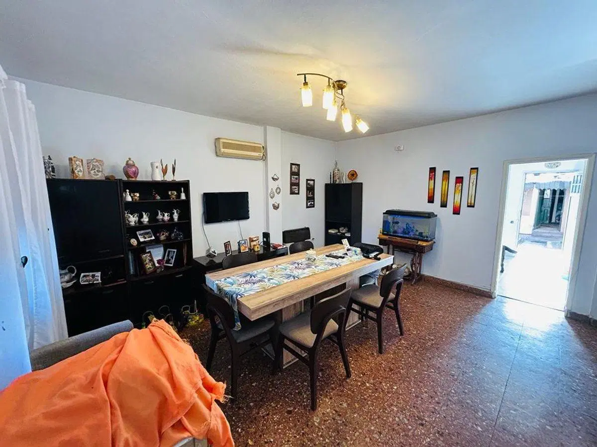 Casa 7 ambientes en venta en Burzaco 4