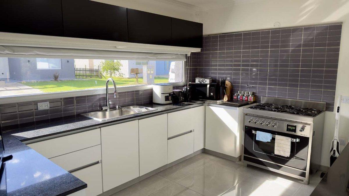 Foto de CASA EN DOS PLANTAS C/PILETA CASUARINAS PREMIUM, imagen 2